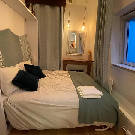 Eleusis-paris Apartament *