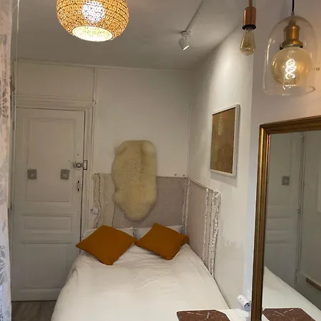 Eleusis-paris Apartment *